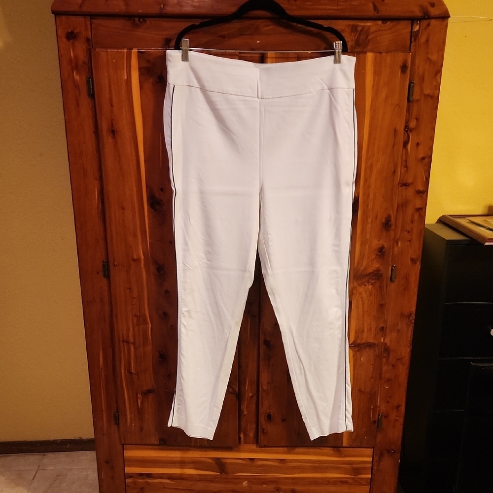 New York & Company Black and White Ankle Cropped Pants